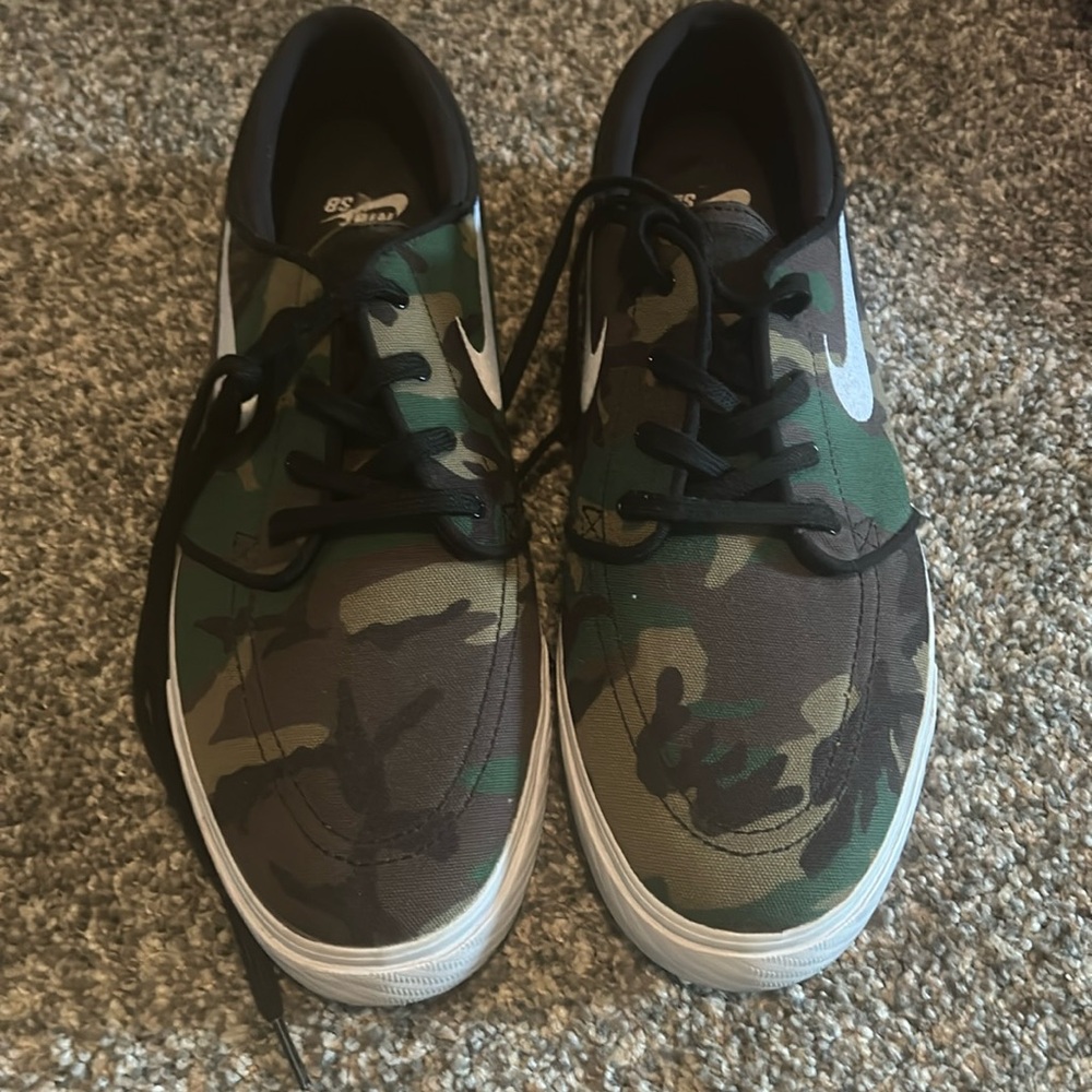 Nike mens shoes size 12